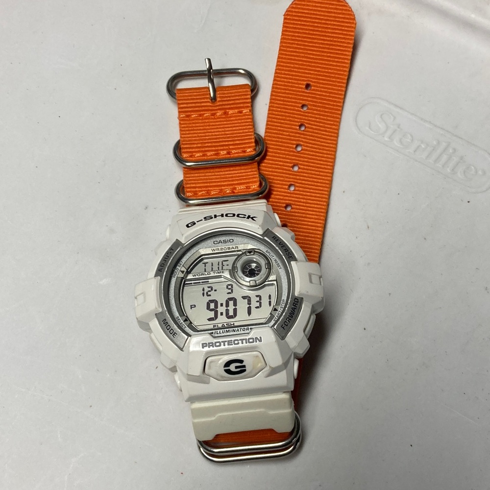 Casio Gshock G8900A, strap adapters, orange nato cloth strap, working battery - Picture 3 of 16